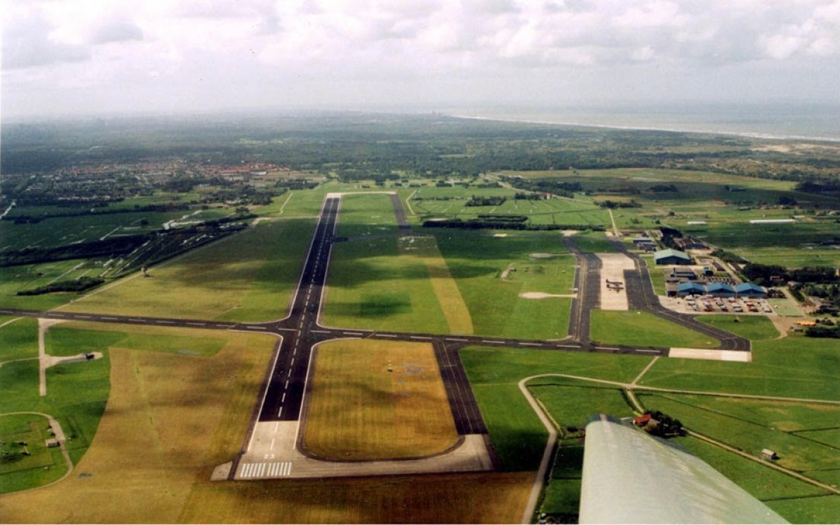 Herinneringsroute vliegveld Valkenburg geopend